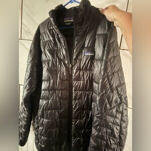 Xlarge Men’s Patagonia coat worn maybe 2 times BLk SFH